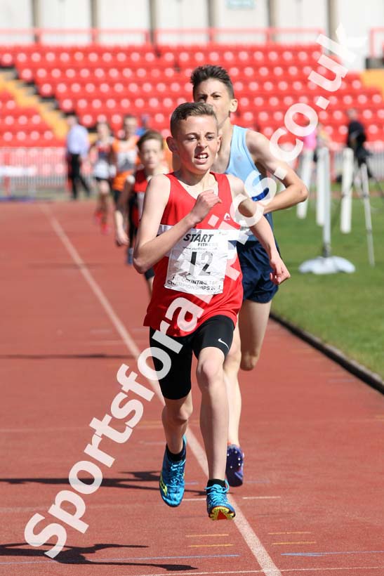 Boys under-13s 800 metres, North Eastern Champs, Gateshead Stadium. Photo: David T. Hewitson/Sports for All Pics